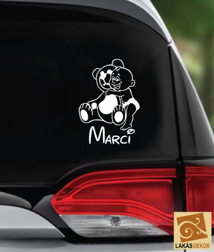 Kisfiú macival autósmatrica