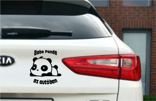 Baba panda az autóban 