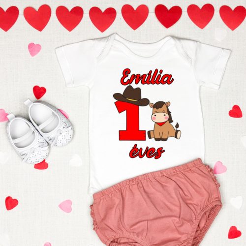 Lovas-cowboy mintás szülinapi baba body – puha 100% pamut első születésnapra