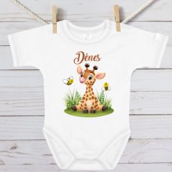   Zsiráfos névre szóló baba body 100 % pamutból – bájos mintával